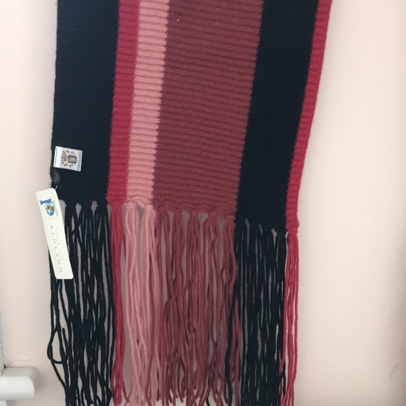 Portolano wool blend scarf with fringes in black/rust/blush. - Picture 3 of 3